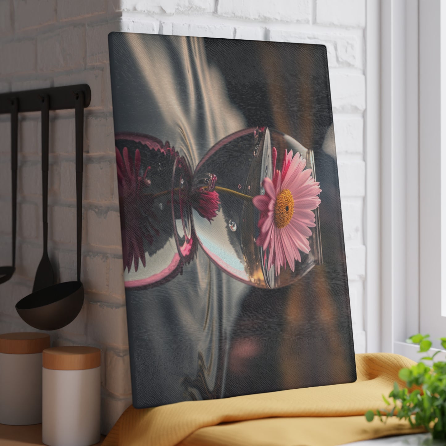 Glass Cutting Board Daisy in a vase 2