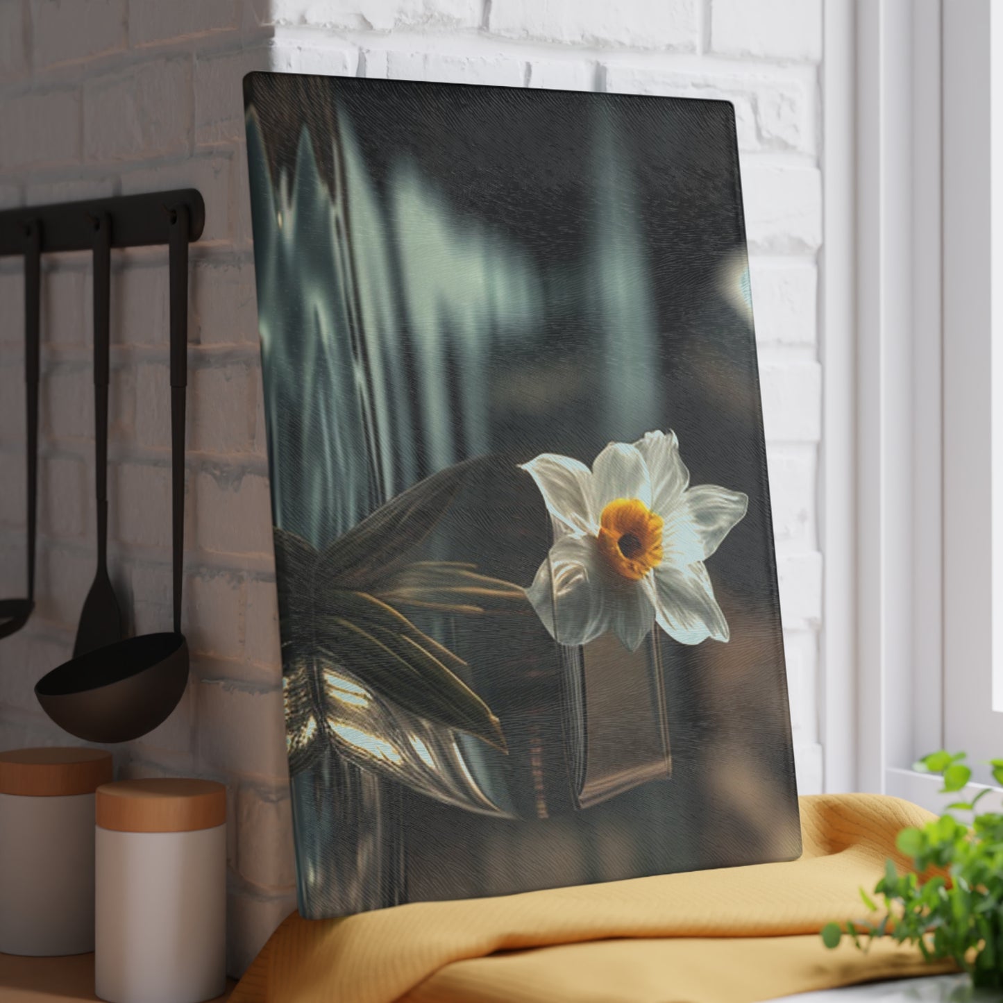 Glass Cutting Board Daffodil 2