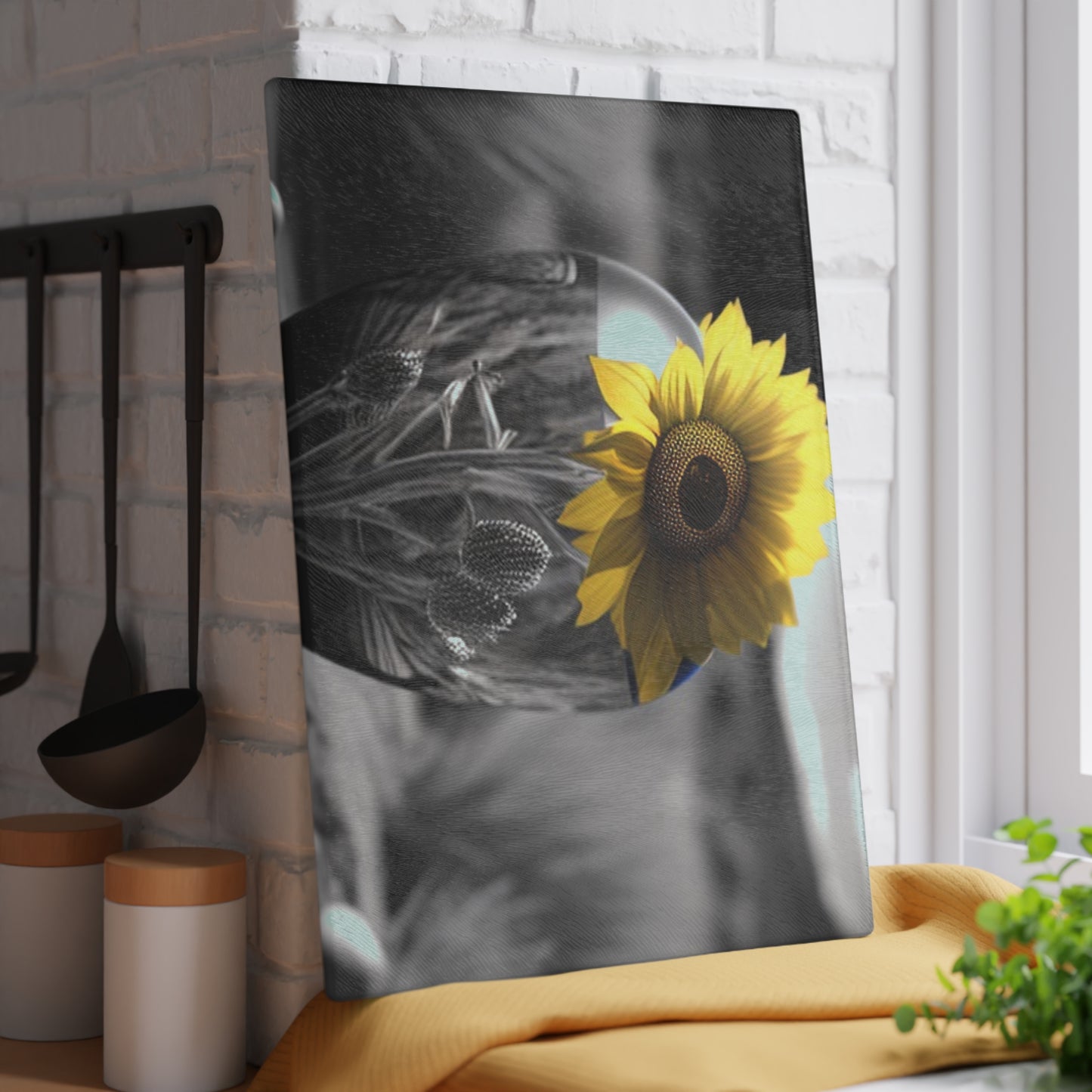 Glass Cutting Board Yellw Sunflower in a vase 3