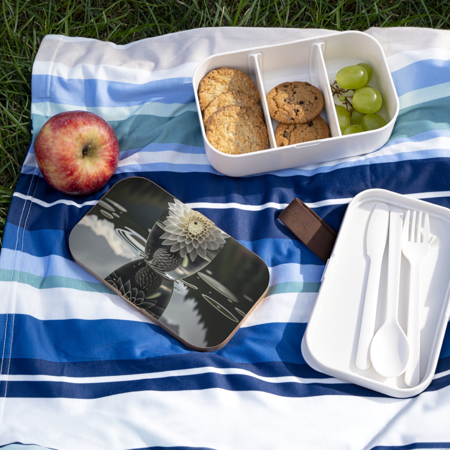 Bento Lunch Box White Dahlia 3