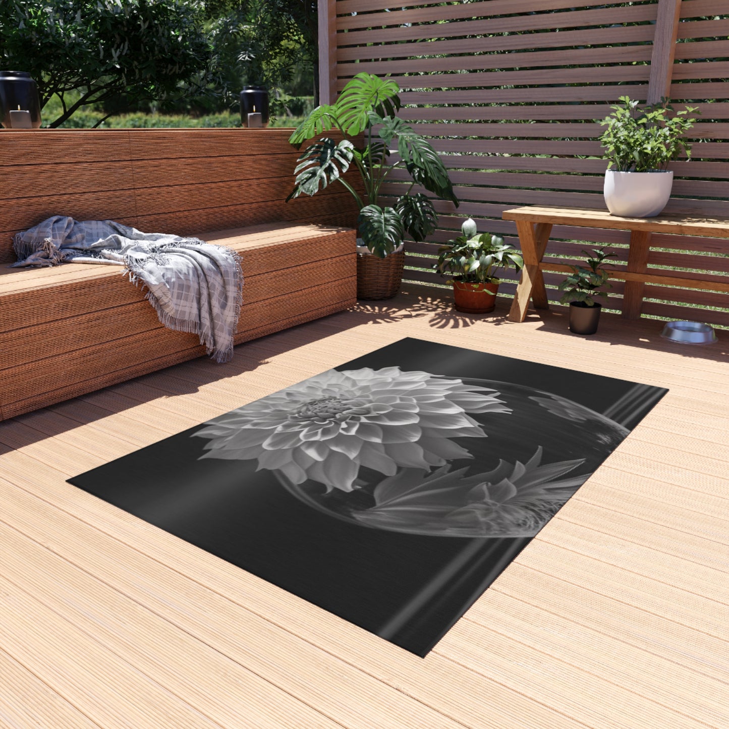 Outdoor Rug  White Dahlia 1