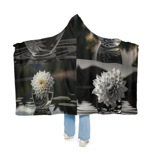 Snuggle Hooded Blanket White Dahlia 5