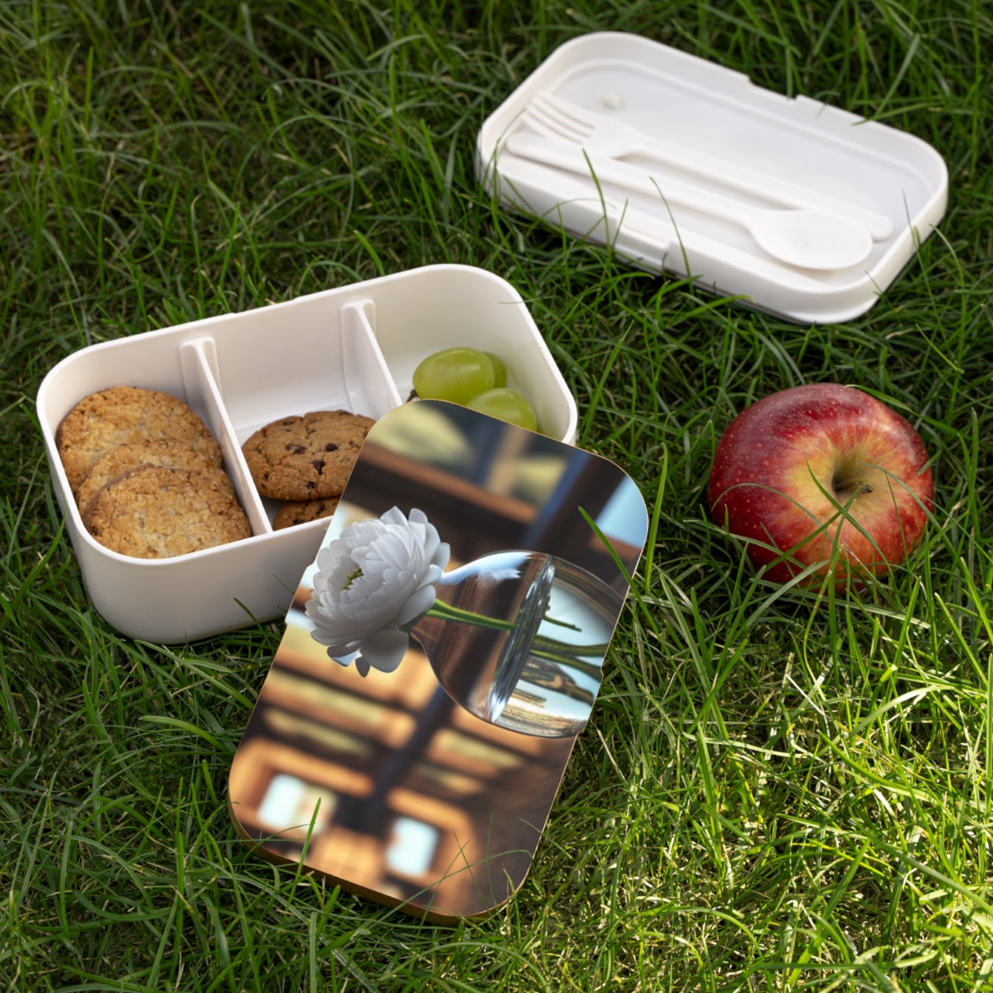 Bento Lunch Box White Peony glass vase 3