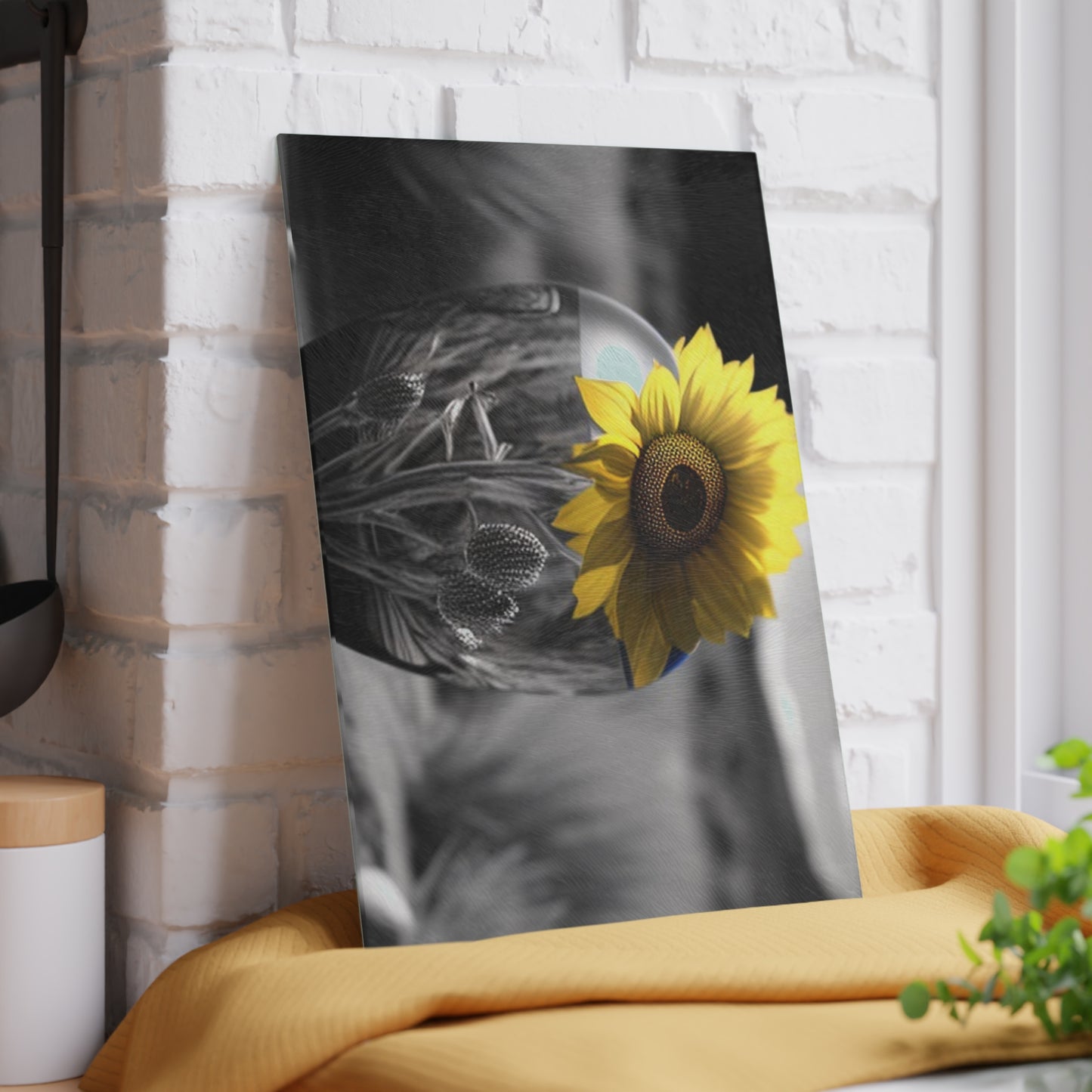 Glass Cutting Board Yellw Sunflower in a vase 3