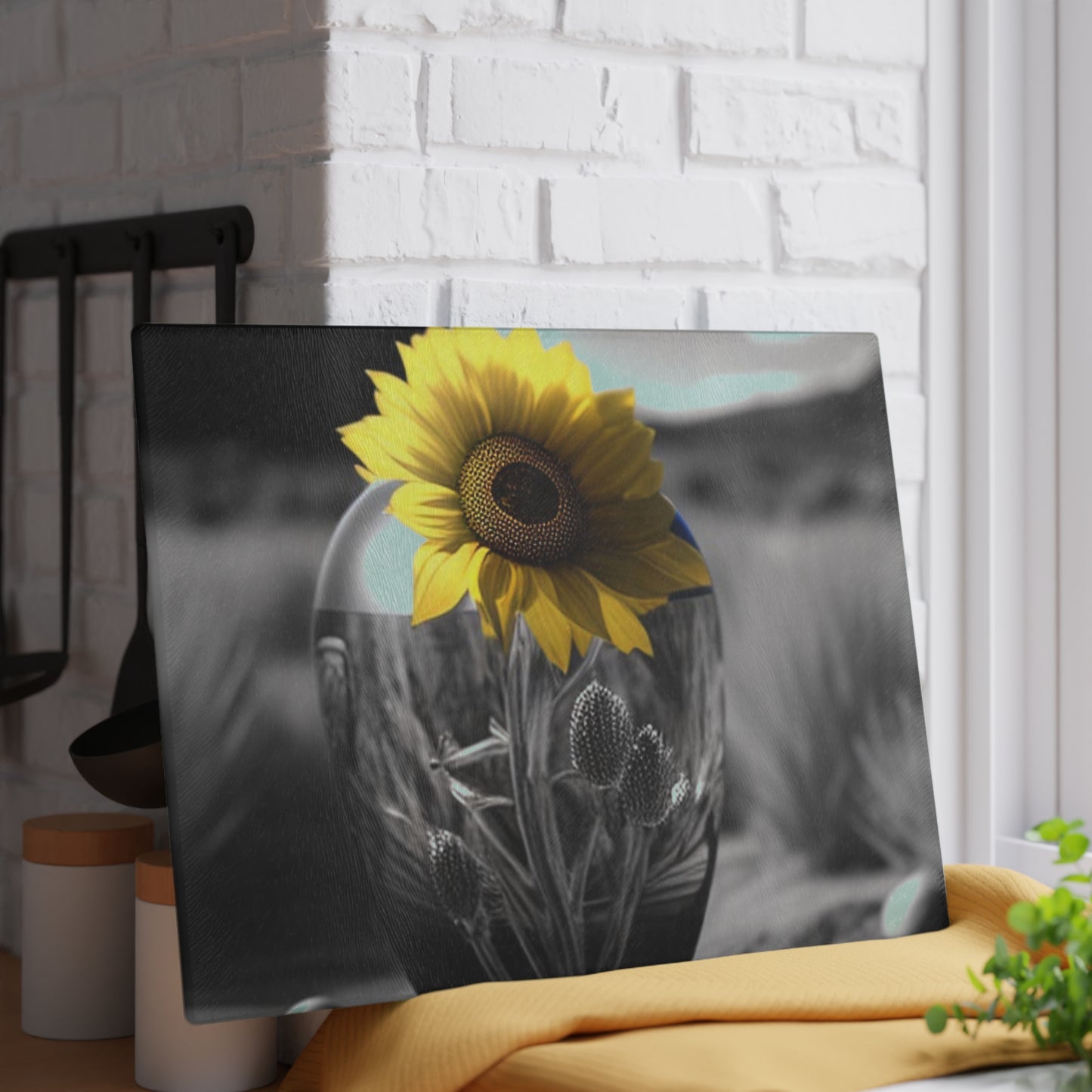 Glass Cutting Board Yellw Sunflower in a vase 3