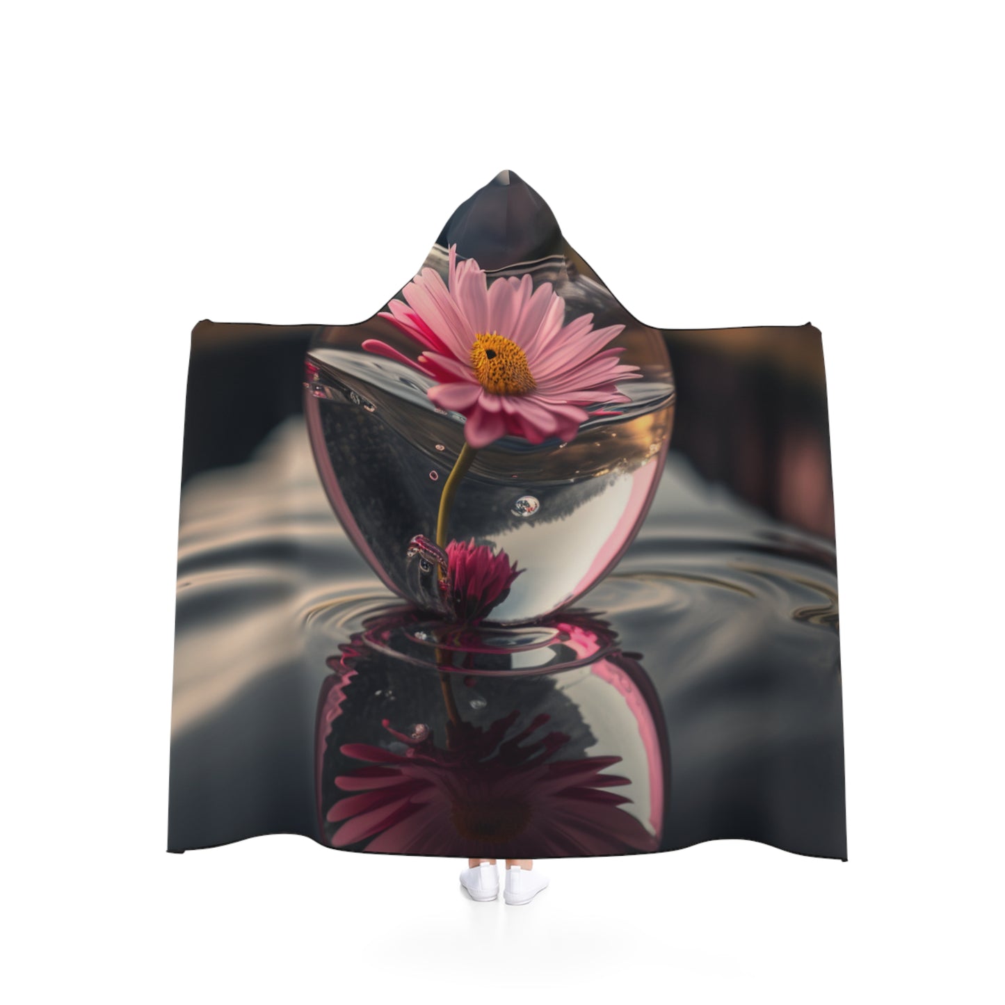 Hooded Blanket Daisy in a vase 2