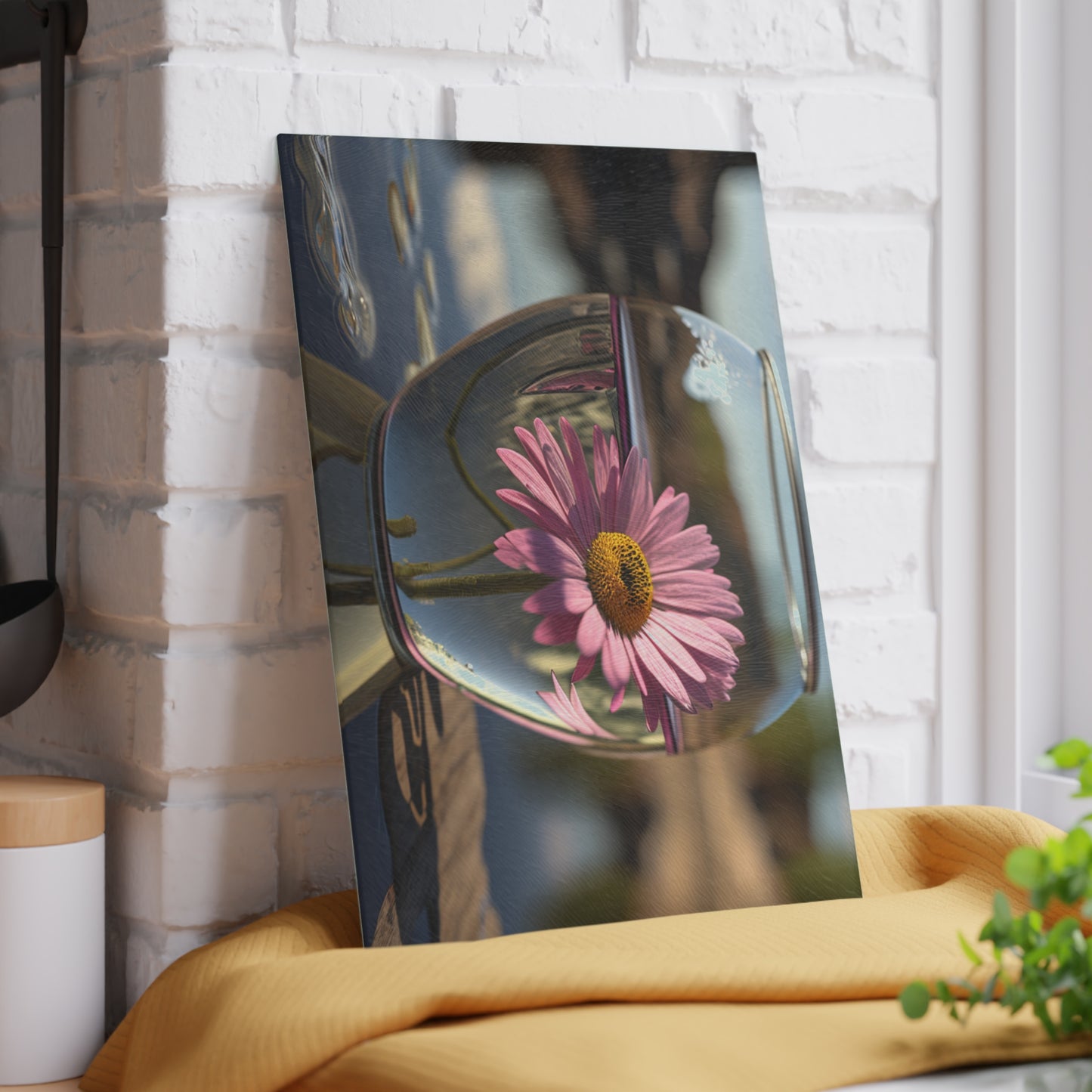 Glass Cutting Board Daisy in a vase 1