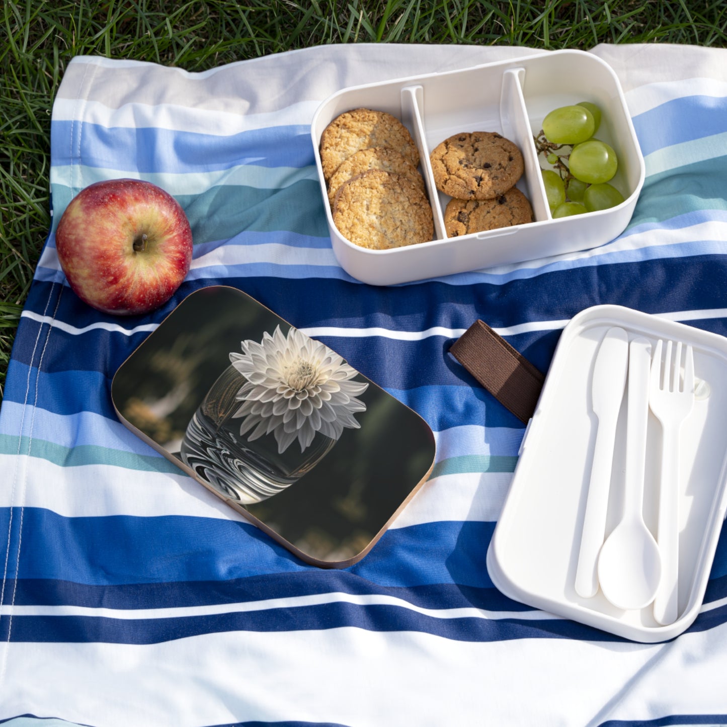 Bento Lunch Box White Dahlia 2