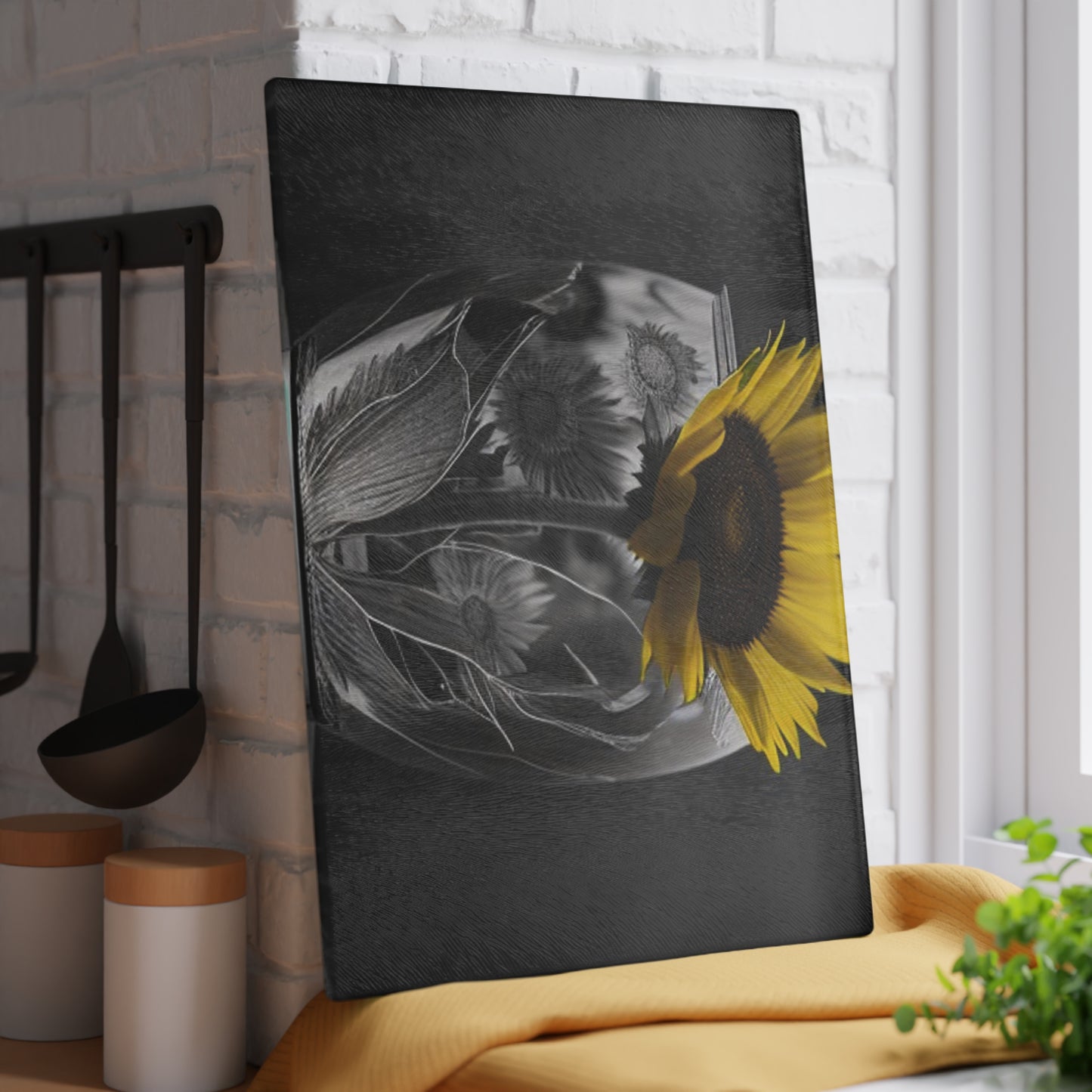 Glass Cutting Board Yellw Sunflower in a vase 1