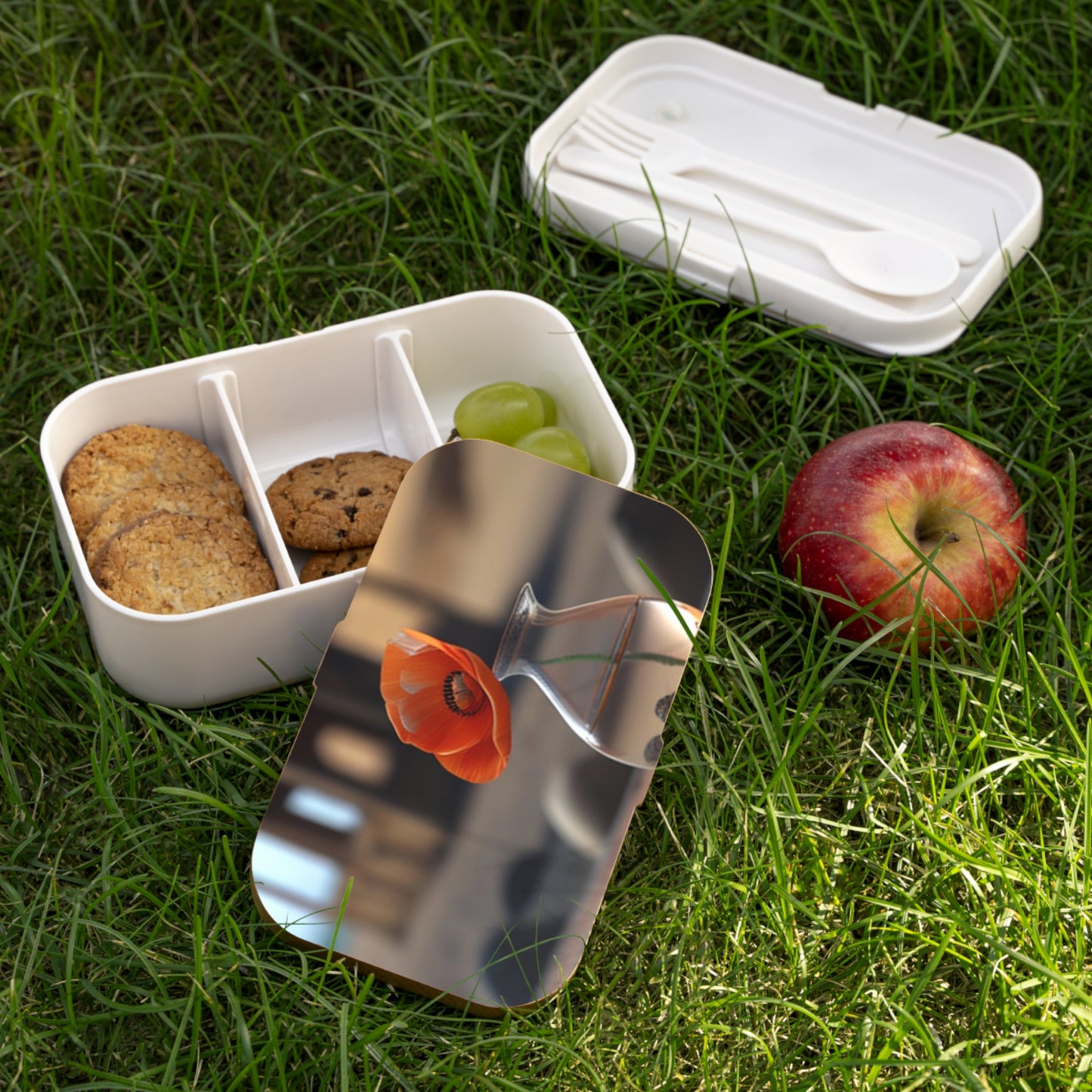 Bento Lunch Box Poppy in a Glass Vase 1