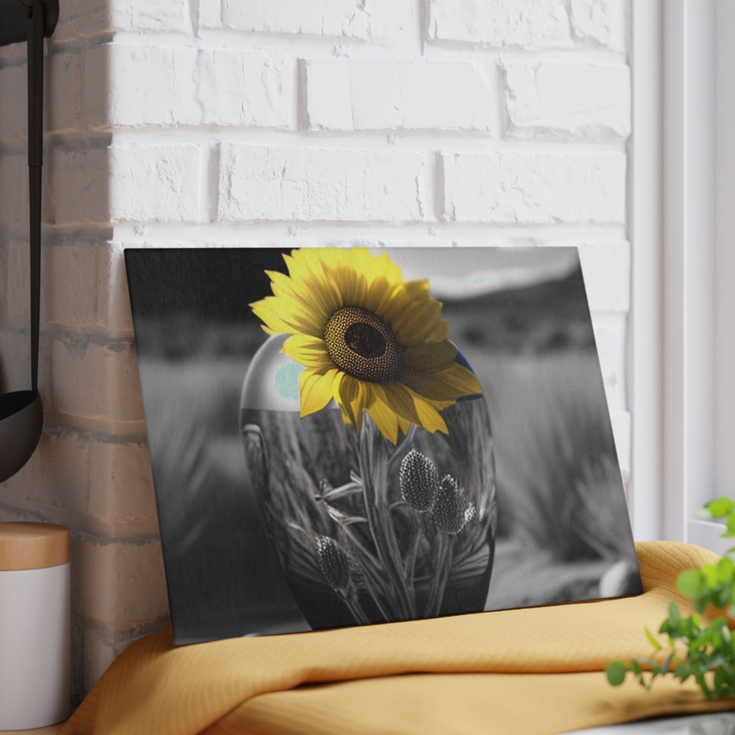 Glass Cutting Board Yellw Sunflower in a vase 3