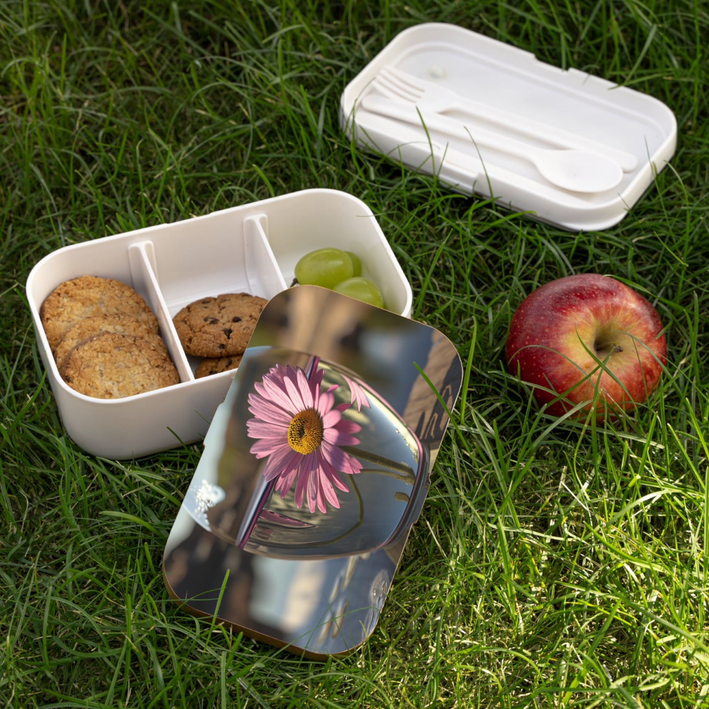 Bento Lunch Box Daisy in a vase 1