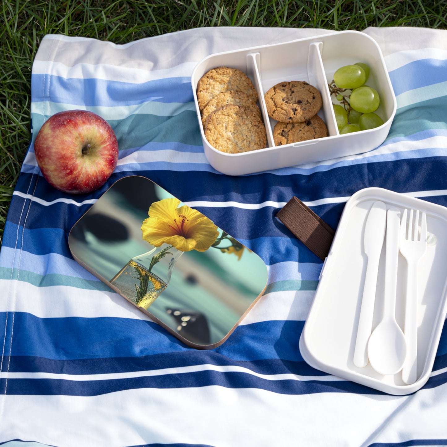 Bento Lunch Box Yellow Hibiscus glass 3